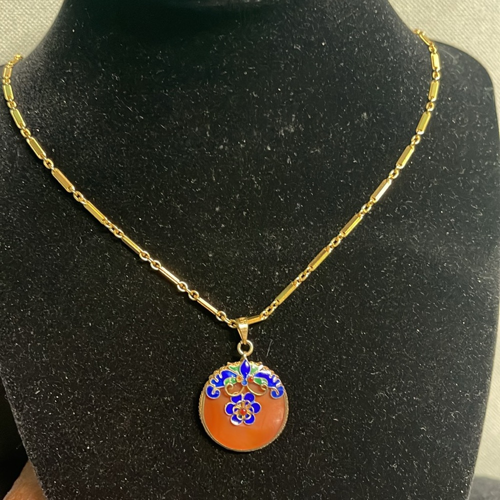 VINTAGE CHINESE CARNELIAN MOTH & LOTUS FLOWER CLOISONNÉ PENDANT & GF 12K CHAIN